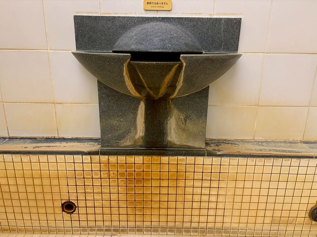 大浴場の洗浄前